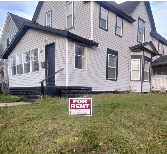 property at 858 Kalamazoo Ave SE