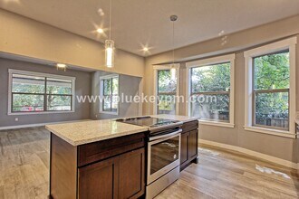 215 NE 30th Ave in Portland, OR - Building Photo - Building Photo