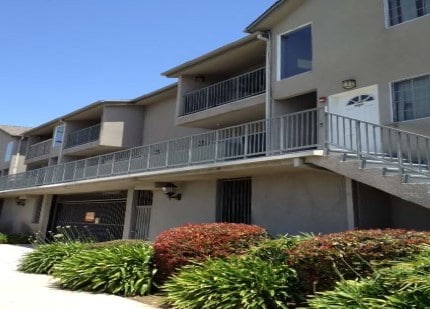 15057 Burbank Blvd, Unit 8 in Van Nuys, CA - Building Photo - Building Photo