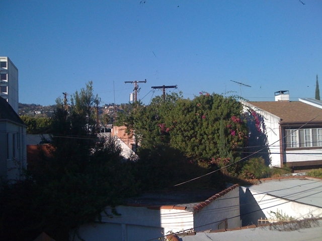 138 N Swall Dr in Los Angeles, CA - Foto de edificio
