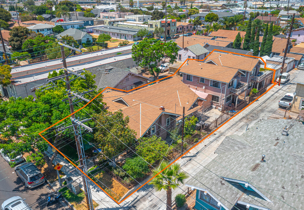 529 W 10th St in Long Beach, CA - Building Photo