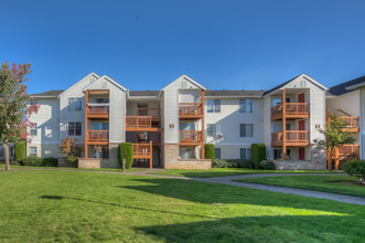 Tualatin Meadows in Tualatin, OR - Building Photo - Building Photo