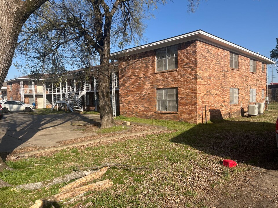 514 W K St in Russellville, AR - Foto de edificio