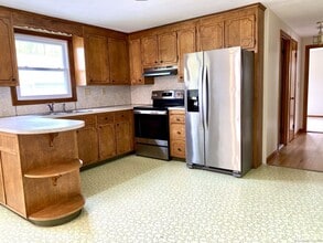 4 Beth Ct in New Britain, CT - Building Photo - Building Photo