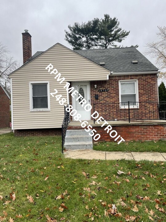 14707 Lydia Ave in Eastpointe, MI - Building Photo