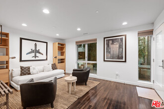 310 Washington Blvd-Unit -201 in Marina Del Rey, CA - Foto de edificio - Building Photo