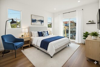 1731 S New Hampshire Ave in Los Angeles, CA - Building Photo - Building Photo