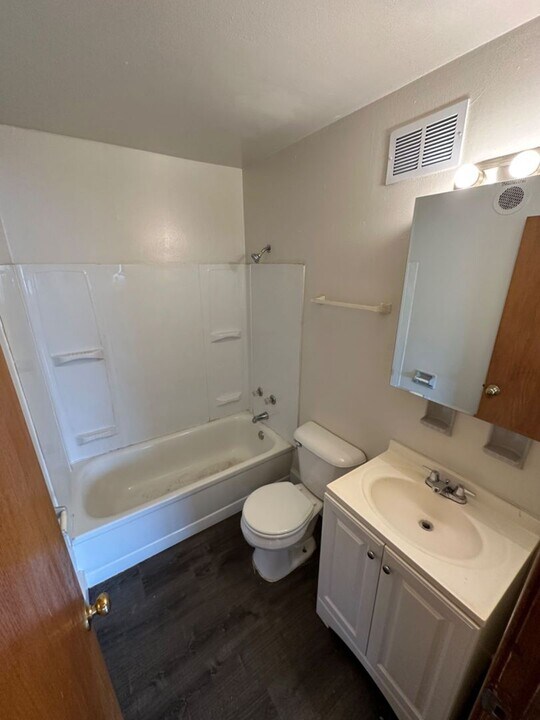 7731 W Hampton Ave. (8 Unit) in Milwaukee, WI - Building Photo