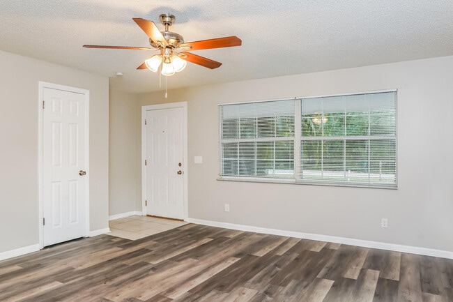 6576 4th Ln in Vero Beach, FL - Building Photo - Building Photo