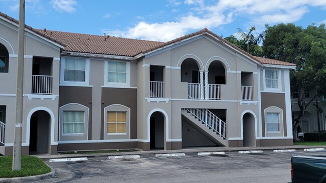 1536 SE 26th St, Unit 105 in Homestead, FL - Building Photo - Building Photo