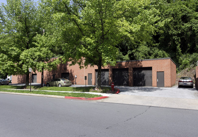 Dauphin County Housing Authority in Harrisburg, PA - Foto de edificio - Building Photo