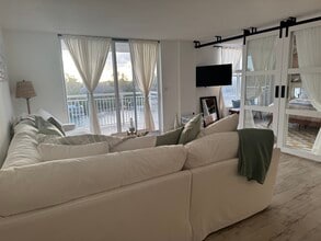 1050 Hillsboro Mile, Unit 305W in Hillsboro Beach, FL - Building Photo - Building Photo
