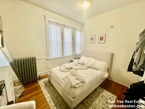 316 Saint Paul St, Unit 1 in Brookline, MA - Foto de edificio - Building Photo