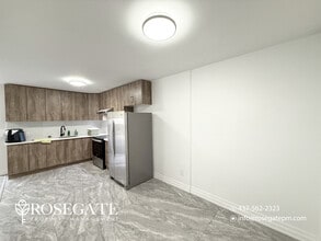 2135 Jane St in Toronto, ON - Building Photo - Building Photo