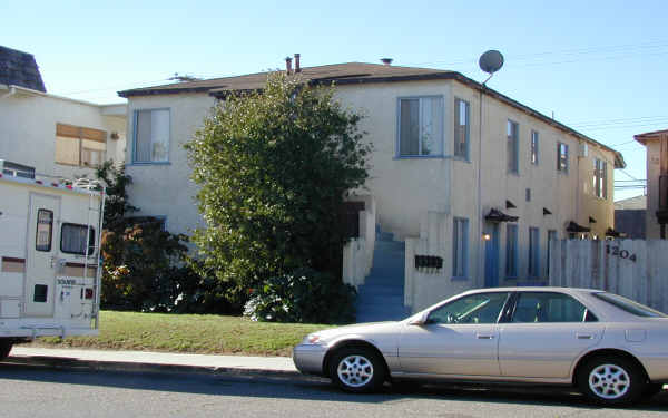 1206 Ocean Ave in Seal Beach, CA - Building Photo - Building Photo