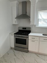25602 Pembroke Ave in Great Neck, NY - Building Photo - Building Photo