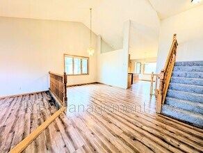 9200 Parkside Dr in Woodbury, MN - Building Photo - Building Photo