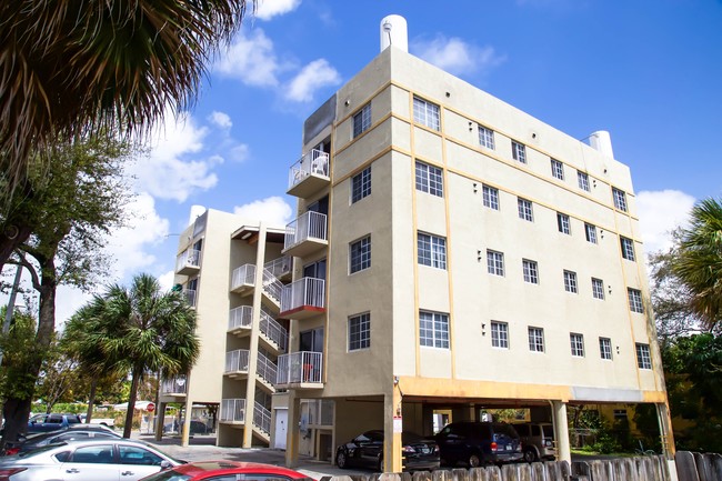 Flagler Apartments in Miami, FL - Building Photo - Building Photo