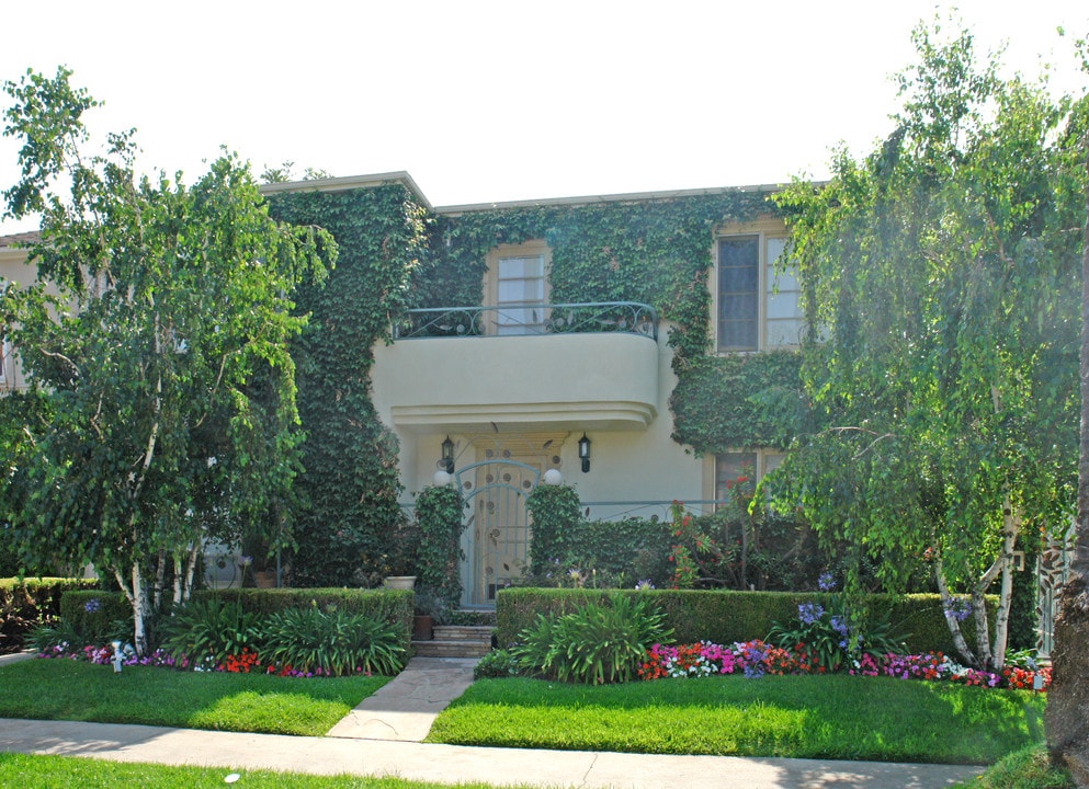 140 N Hamilton Dr in Beverly Hills, CA - Building Photo