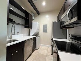 500 Parkway Dr NE in Atlanta, GA - Building Photo