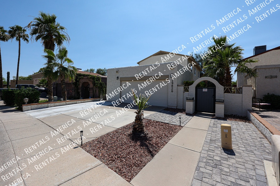 19826 N 8th Pl in Phoenix, AZ - Building Photo