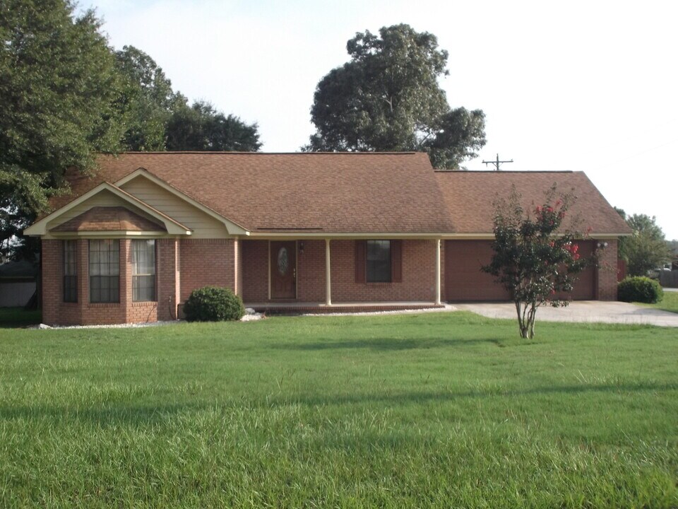 12 Ashley Ln in Enterprise, AL - Building Photo