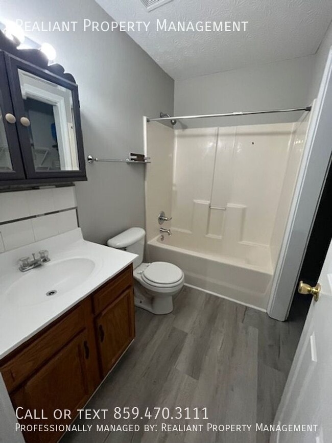 property at 1005 Pinoak Dr