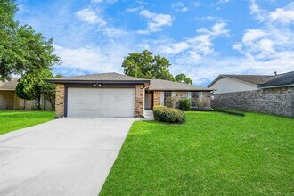 2318 Hearne Dr in Pasadena, TX - Foto de edificio - Building Photo