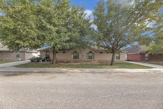 1404 Prosperity Dr in Edinburg, TX - Building Photo - Building Photo