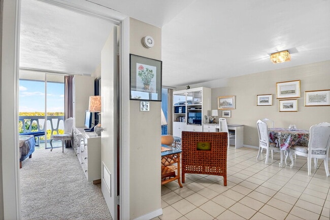 2505 S Ocean Blvd in Palm Beach, FL - Foto de edificio - Building Photo