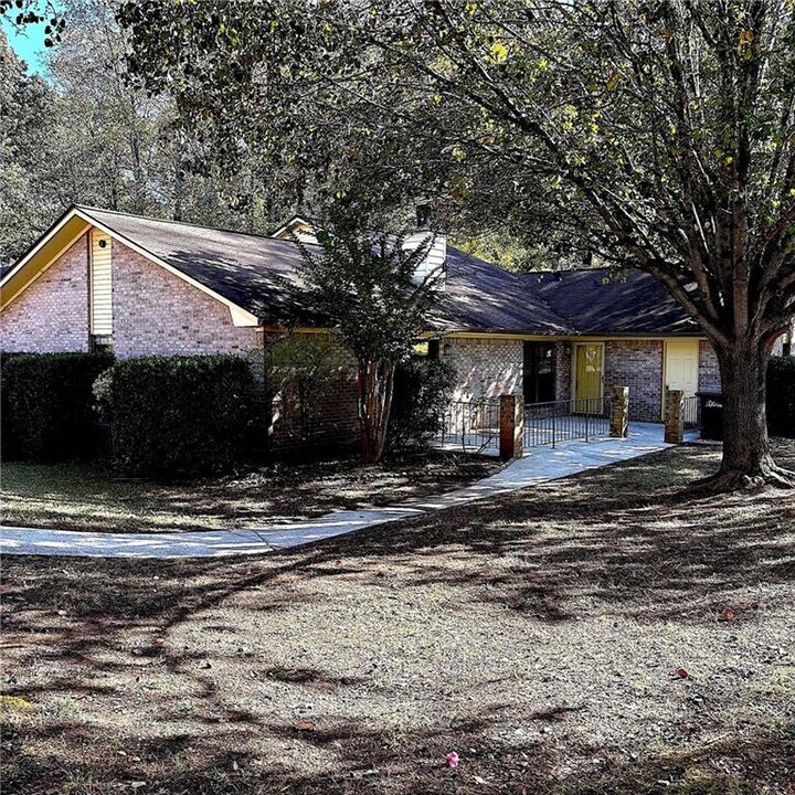 1233 Shannon Way SW in Marietta, GA - Building Photo