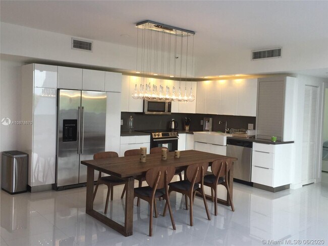 445 Poinciana Island Dr-Unit -1530 in Sunny Isles Beach, FL - Building Photo - Building Photo