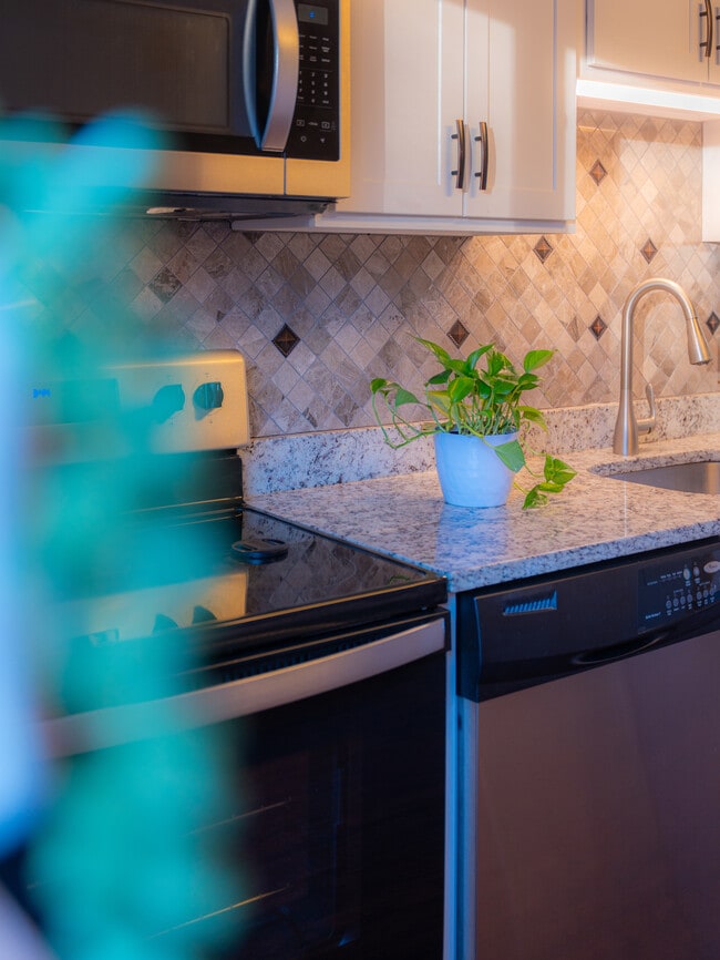 property at 10 Woodcrest Ct