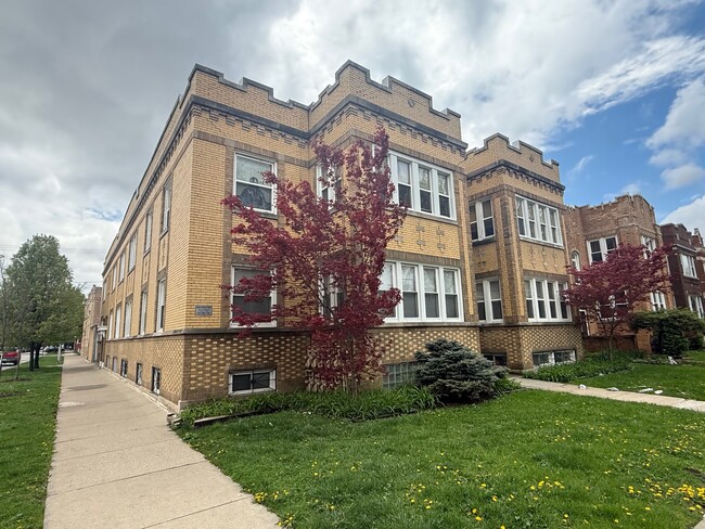 property at 3020 N Karlov Ave