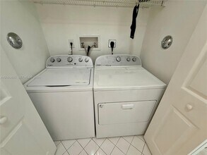 2206 NW 170th Ave in Pembroke Pines, FL - Building Photo - Building Photo