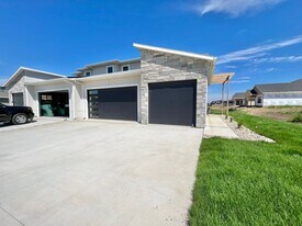 5418 W Liberator Cir in Sioux Falls, SD - Building Photo