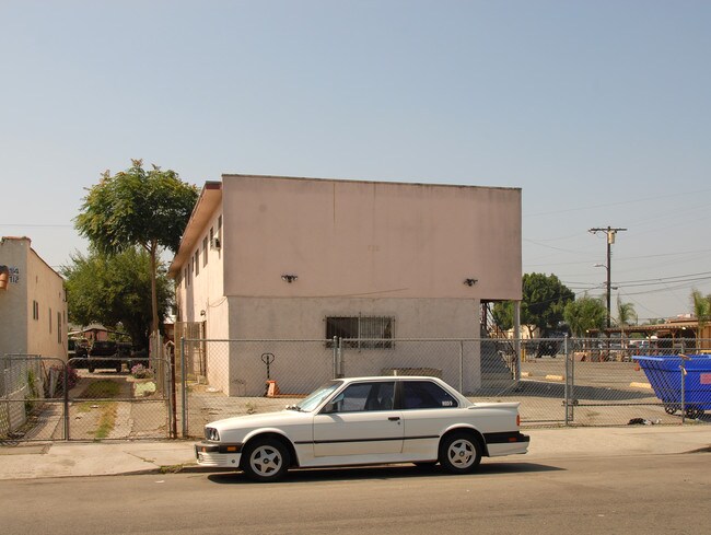 718 W 84th St in Los Angeles, CA - Building Photo - Building Photo