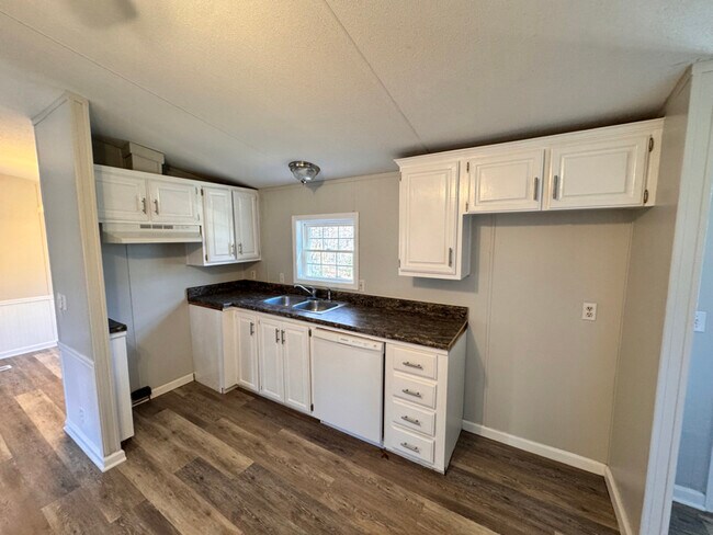 5251 Morgan Creek Rd in Centerville, TN - Foto de edificio - Building Photo