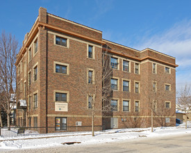 Hague Apartments in St. Paul, MN - Building Photo - Building Photo