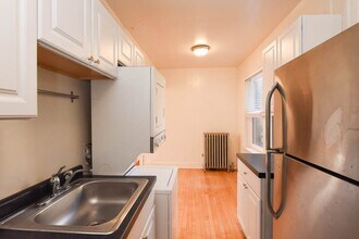 1421 W Hutchinson St, Unit J04P in Chicago, IL - Foto de edificio - Building Photo