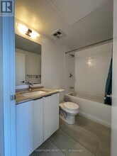 11 Wellesley St W in Toronto, ON - Building Photo - Building Photo