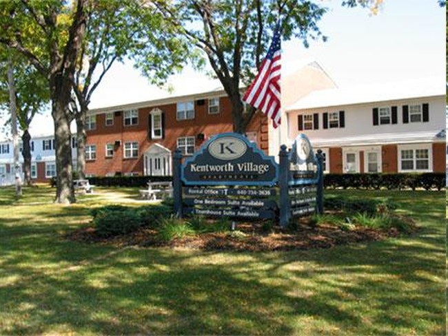 Kentworth Village Apartments in North Olmsted, OH - Building Photo - Building Photo