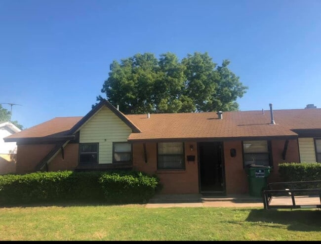 property at 613 W Rebecca Ave