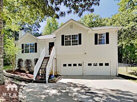 307 Burton Dr in Douglasville, GA - Building Photo