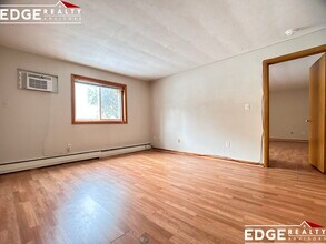 20 Jacqueline Rd, Unit B in Waltham, MA - Foto de edificio - Building Photo