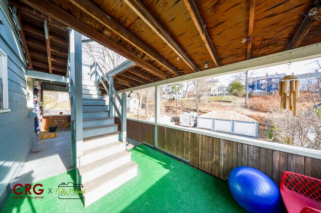 1026 Chestnut St, Unit 2A in Newton, MA - Foto de edificio - Building Photo