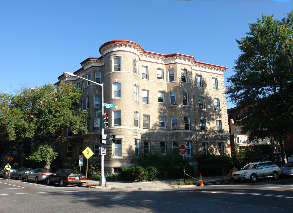 2605 Adams Mill Rd NW in Washington, DC - Building Photo