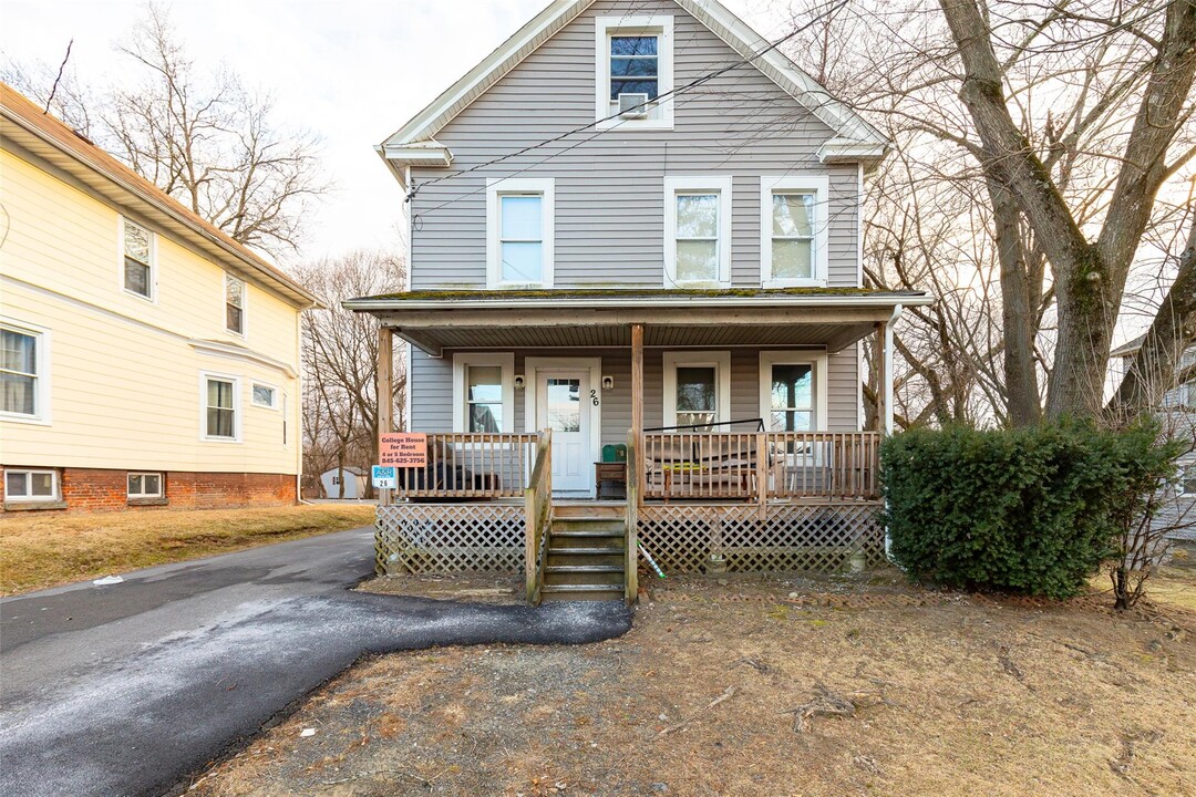 26 W Cedar St in Poughkeepsie, NY - Building Photo