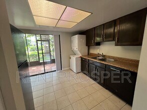 6075 Village Cir in Orlando, FL - Building Photo - Building Photo