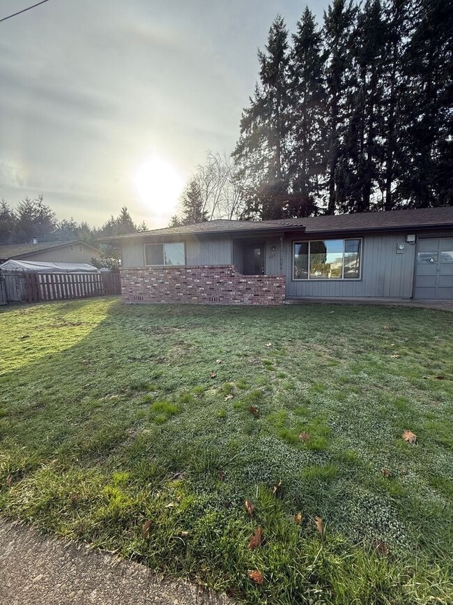 407-422 SE Hankel St